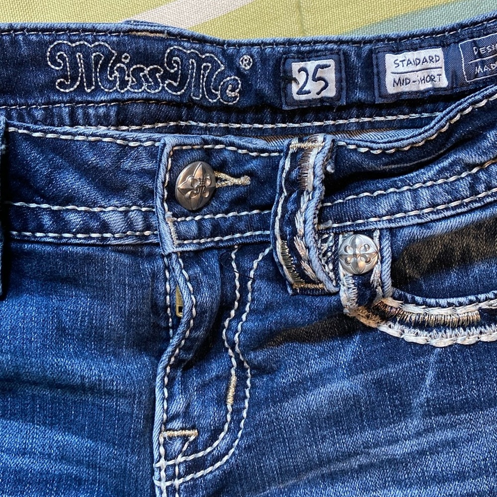 Women’s Distressed Denim Short by Miss Me Brand. EUC! - Picture 5 of 16